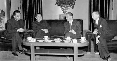 U.S. National Security Adviser Henry Kissinger talking to Chinese Prime Minister Chou En-Lai in July 1971. Source: USC U.S.-China Institute