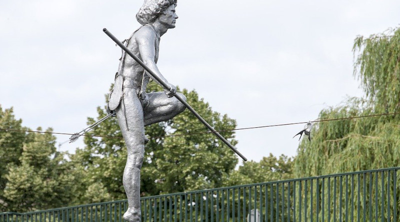 Bydgoszcz Tightrope Walker Pole Spring