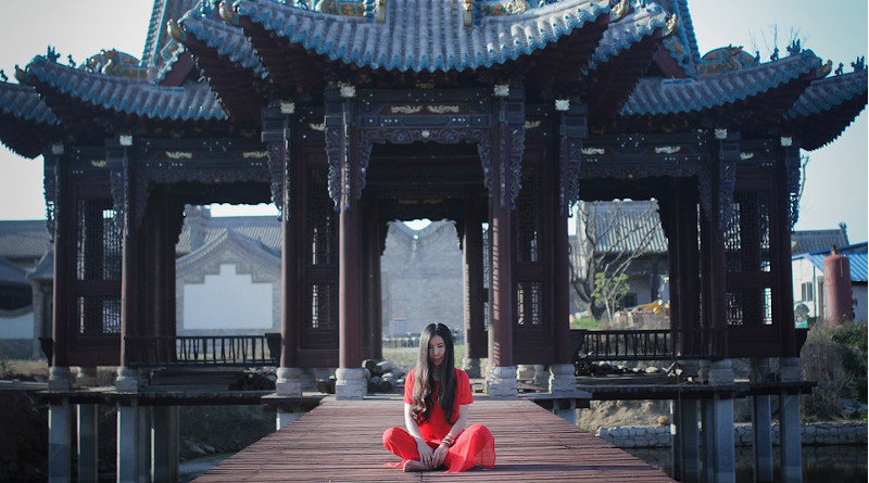 Zen China Wind Portrait Woman Red Grace A Separate