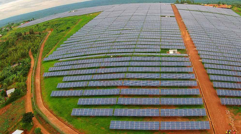 A solar field at the Agahozo Shalom Youth Village in Rwanda. Developing countries made record renewable energies investments in 2019. Copyright: USAID / Power Africa photo by Sameer Halai, (CC BY-NC 2.0) This photo has been cropped.