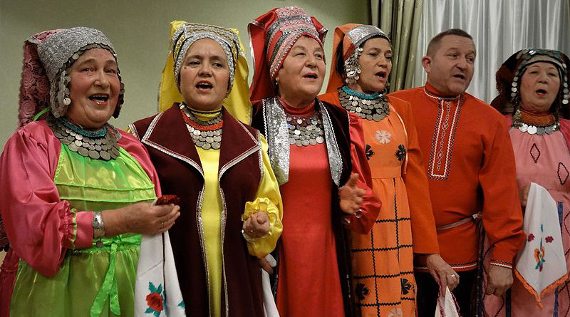 Kryashens in traditional dress in Russia. Photo Credit: Алексеев Игорь Евгеньевич, Wikipedia Commons
