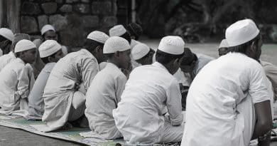 Islam Muslims Group Study India Reading Quran