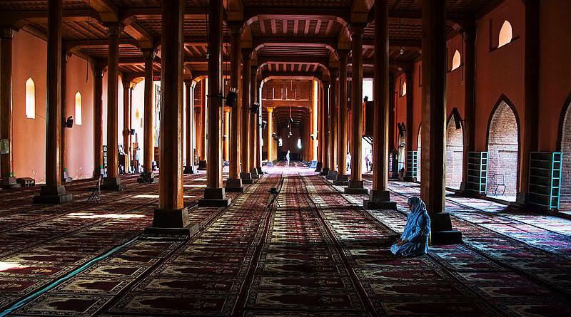 Part of the prayer hall inside the Jamia Masjid mosque in Srinagar, Jammu and Kashmir, India. Photo Credit: Phani2, Wikipedia Commons