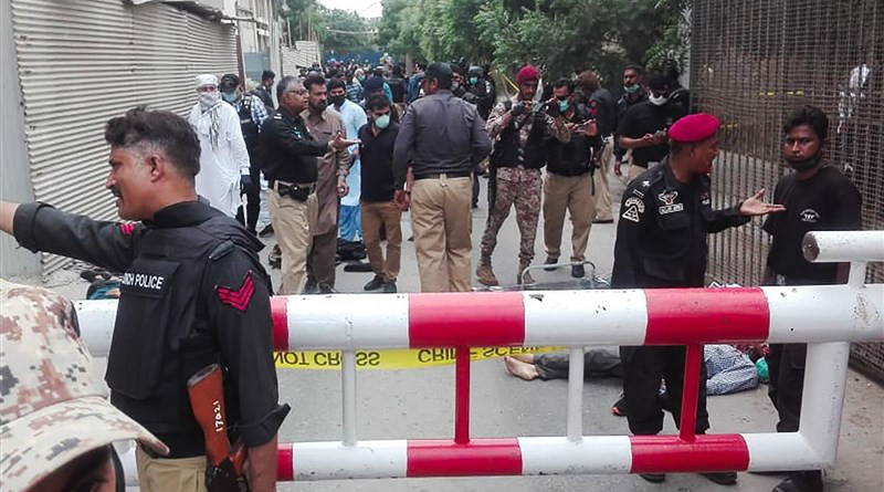 Police on the scene after gunmen attack the stock exchange in the Pakistani city of Karachi. Photo Credit: Tasnim News Agency