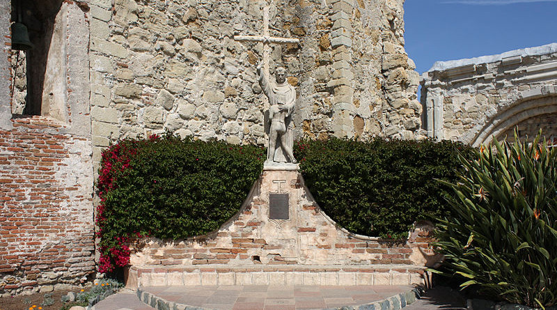Statue of St. Junípero Serra in the Mission San Juan Capistrano. Photo Credit: Bernard Gagnon, Wikipedia Commons