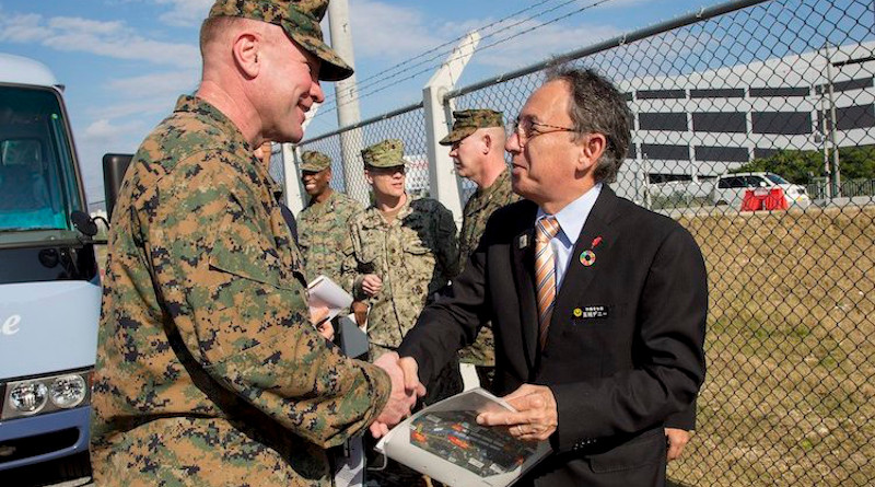 Governor Tamaki (right) with U.S. Marines stationed in Okinawa (2019). Public domain | Source: Wikimedia Commons