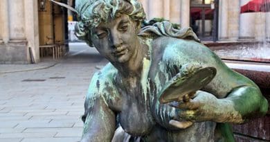 Sculpture Statue Hamburg Hamburgensien Narcissistic Vain