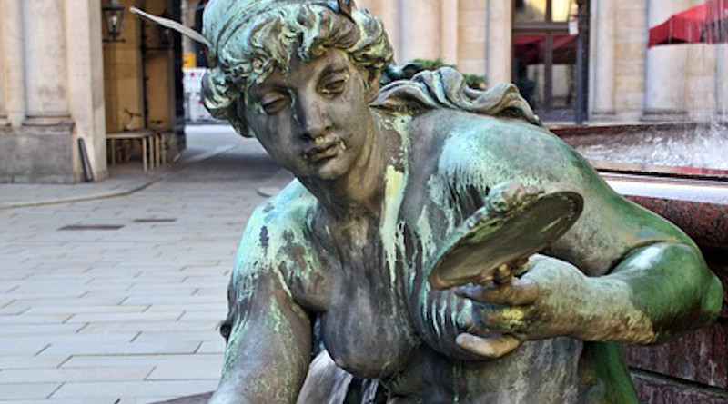 Sculpture Statue Hamburg Hamburgensien Narcissistic Vain