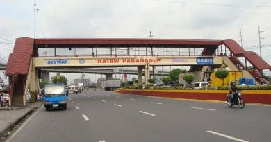 Paranaque City welcome marker in Metropolitan Manila, Philippines. Photo Credit: Ramon FVelasquez, Wikipedia Commons