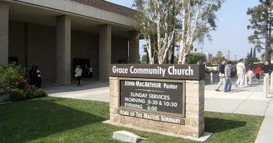 Grace Community Church building in suburban Los Angeles, California. Photo Credit: Pigby, Wikipedia Commons