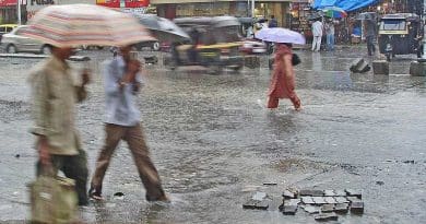Monsoon showers and flooding in Mumbai, India. Photo Credit: PlaneMad, Wikipedia Commons