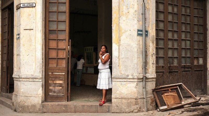 Cuba Doors Architecture Havana Woman