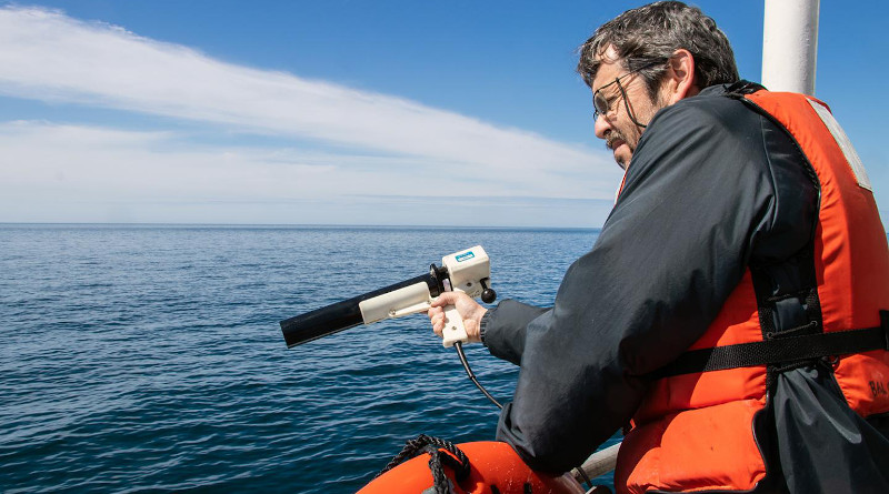 Senior Research Scientist Barney Balch collects ocean optics data during a research cruise in the Gulf of Maine. Balch is part of a team of researchers that has established a new approach to detect algae and measure key ocean properties using light, based on their research in the Gulf of Maine and beyond. CREDIT: Bigelow Laboratory for Ocean Sciences