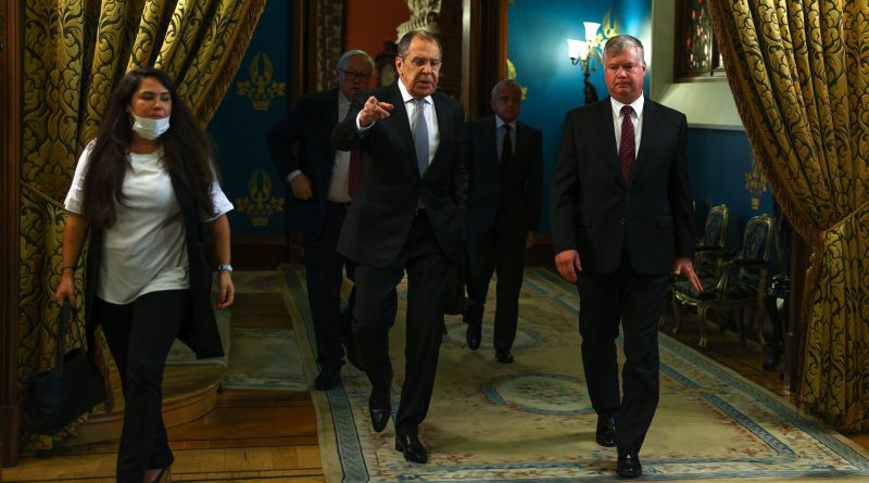 Russian Foreign Minister Sergei Lavrov [L] and US Deputy Secretary of State Stephen Biegun [R] in Moscow, 25 August 2020. [Russian Ministry of Foreign Affairs, Twitter]