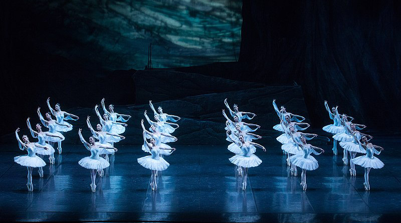 Polish National Ballet in Natalia Makarova's production of La Bayadère, Warsaw 2016. Photo Credit: Ewa Krasucka, Wikipedia Commons