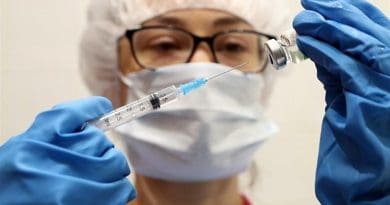 medical nurse covid-19 vaccine coronavirus
