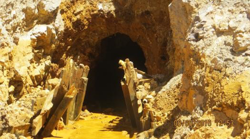 Entrance to Gold King Mine from EPA site management web site. This is the adit known as Gold King 7 Level. Photo Credit: EPA, Wikimedia Commons