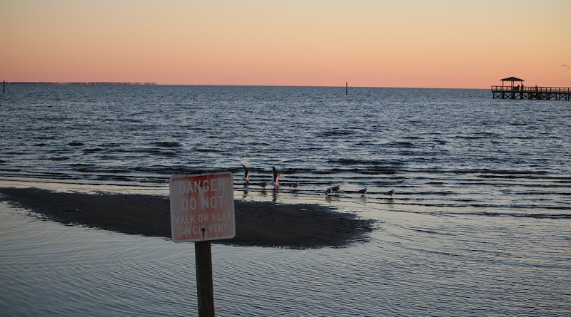 Danger Dock Gulf Gulf Of Mexico Ocean Post Sea