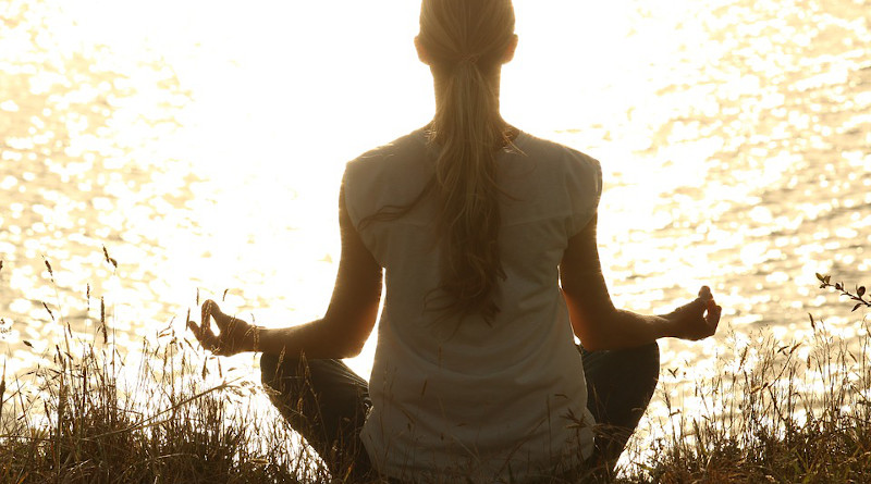 Yoga Meditate Meditation Peaceful Silhouettes Sunset Woman