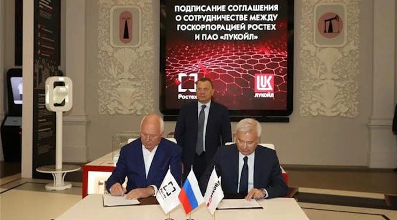 President of LUKOIL Vagit Alekperov and General Director of Rostec State Corporation Sergey Chemezov sign an agreement on cooperation. Photo Credit: LUKOIL