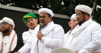Muhammad Rizieq Syihab (with microphone) is seen at a protest in Jakarta in October 2106. Syihab returned to Indonesia on Nov. 10 after more than three years living in exile in Saudi Arabia. (Photo: Ryan Dagur/UCA News)