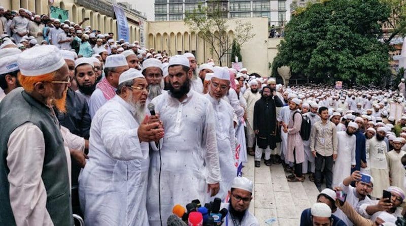 Hefazat-e-Islam leader Junayed Babunagari addresses the crowd during an anti-France protest in Dhaka on Nov. 2, 2020. Photo Credit: Sharif Khiam/BenarNews