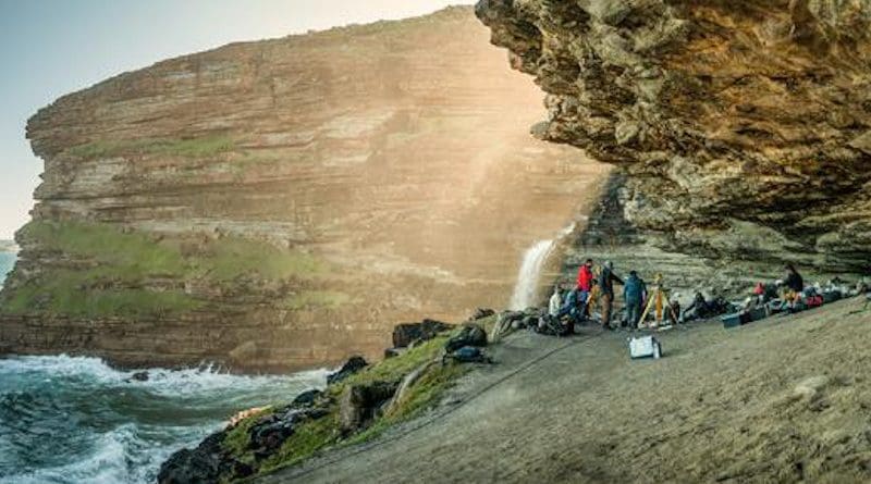 Excavations at Waterfall Bluff, South Africa CREDIT: Erich Fisher