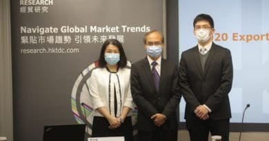 Announcing the Hong Kong Trade Development Council (HKTDC) Export Index for the fourth quarter of 2020 along with the HKTDC export forecast for 2021 are: HKTDC Assistant Principal Economist (Greater China) Alice Tsang, Director of Research Nicholas Kwan and Economist Poon Cheuk-hong [L-R]