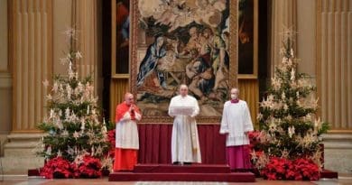 Pope Francis gives his Christmas ‘Urbi et Orbi’ blessing Dec. 25, 2020. Credit: Vatican Media / CNA