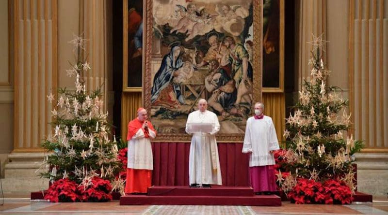 Pope Francis gives his Christmas ‘Urbi et Orbi’ blessing Dec. 25, 2020. Credit: Vatican Media / CNA