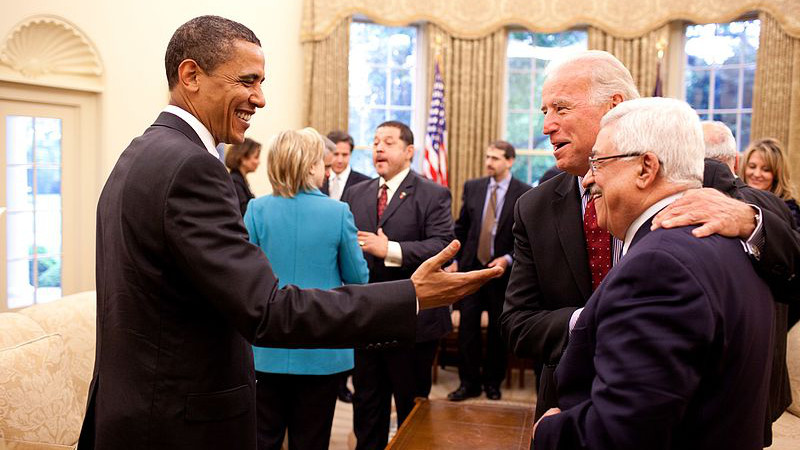 Mahmoud Abbas with President Barack Obama and Vice President Joe Biden in the Oval Office. (Official White House Photo by Pete Souza)