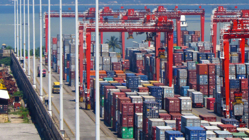 Containers stacked at Sri Lanka's Colombo port. Photo Credit: Rehman Abubakr, Wikipedia Commons