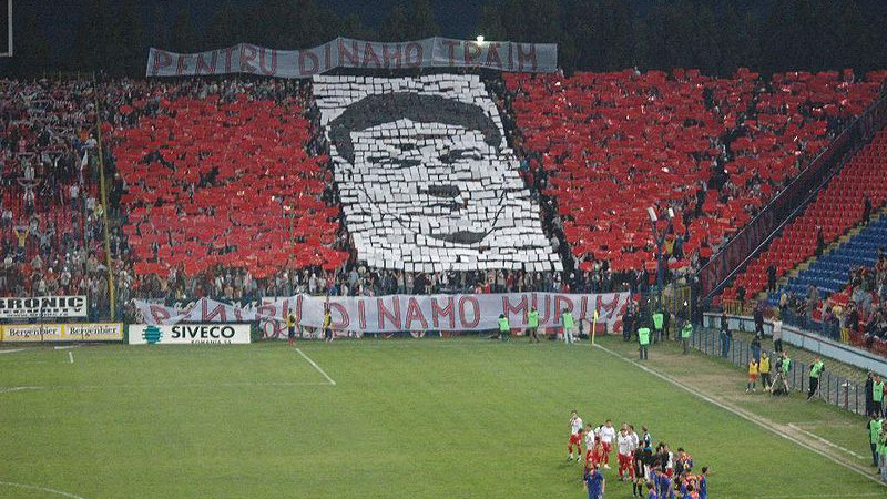 Dinamo Bucharest fans paying homage to Cătălin Hîldan in 2005. Photo Credit: Tico189, Wikipedia Commons