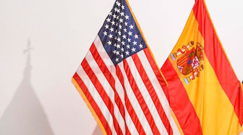Flags of Spain and the United States at the Naval Station in Rota, Spain. Photo: Foto: Commander, U.S. Naval Forces Europe-Africa/U.S. 6th Fleet (Public domain)