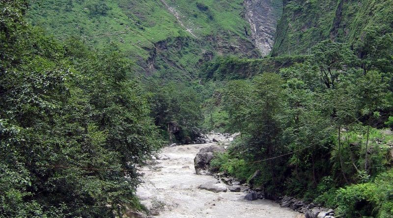 A new study from scientists at WHOI and other institutions shows that climate change can destabilize the global soil carbon reservoir. (Narayani River in the Himalayas, a Tributary to the Ganges River. ) CREDIT ©Valier Galy/Woods Hole Oceanographic Institution)
