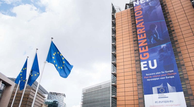 Banner of the Recovery Plan for Europe (Next Generation EU) on the front of the Berlaymont building. Photo: Aurore Martignoni – EC Audiovisual Service / © European Union, 2020