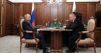 Russia's President Vladimir Putin (left) with Mr. Sergei Katyrin, Head of the CCI-Chamber of Commerce and Industry (left).