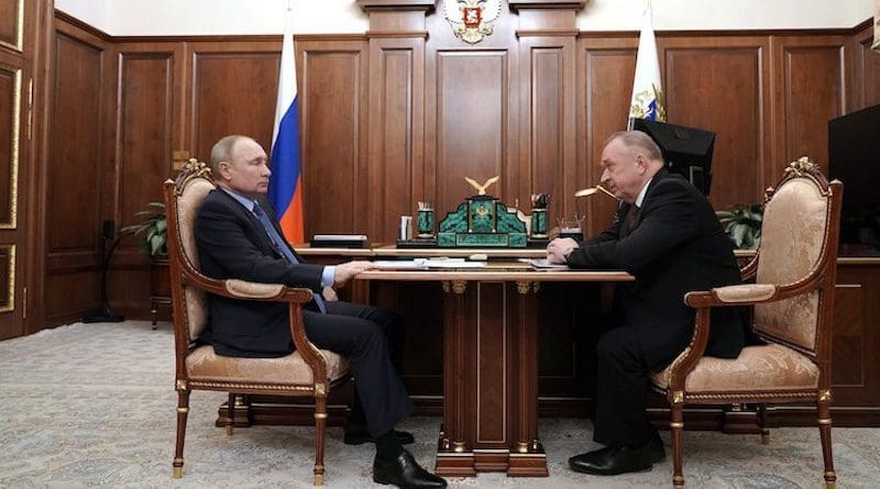 Russia's President Vladimir Putin (left) with Mr. Sergei Katyrin, Head of the CCI-Chamber of Commerce and Industry (left).