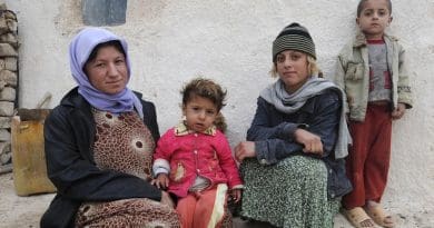 raq Iraqi Family Woman Mother Children Girls