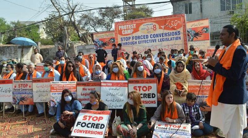 Samson Salamat (right), chairman of Rawadari Tehreek, addresses a protest camp against forced conversions in front of Lahore Press Club on March 8. (Photo: Samson Salamat)