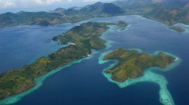 Islands of Coron in northern Palawan, Philippines. Image by Patrick Kranzlmüller via Flickr (CC BY-NC-ND 2.0)