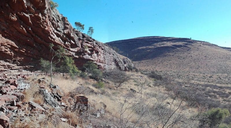 The archaeological site at a rock shelter in South Africa's Kalahari Desert: More than 100,000 years ago, people used the so-called Ga-Mohana Hill North Rockshelter for spiritual activities. CREDIT Jayne Wilkins