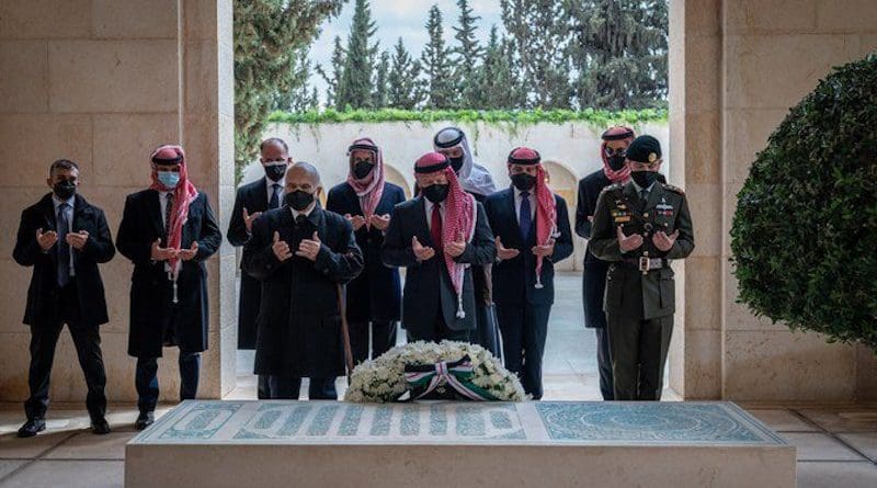 HM King Abdullah II, HRH Crown Prince Al Hussein, and Princes El Hassan bin Talal, Feisal bin Al Hussein, Ali bin Al Hussein, Hamzah bin Al Hussein, and other members of the royal family visit tomb of the late King Abdullah I. (Courtesy: Jordan Royal court)