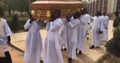 A funeral Mass in Nigeria./ Aid to the Church in Need.