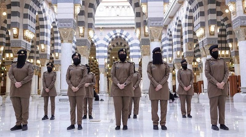 Dozens of female officers are currently deployed both in Makkah and Madinah, where they are providing security and managing worshippers at the Grand Mosque and the Prophet’s Mosque. (AN Photo/Huda Bashatah)