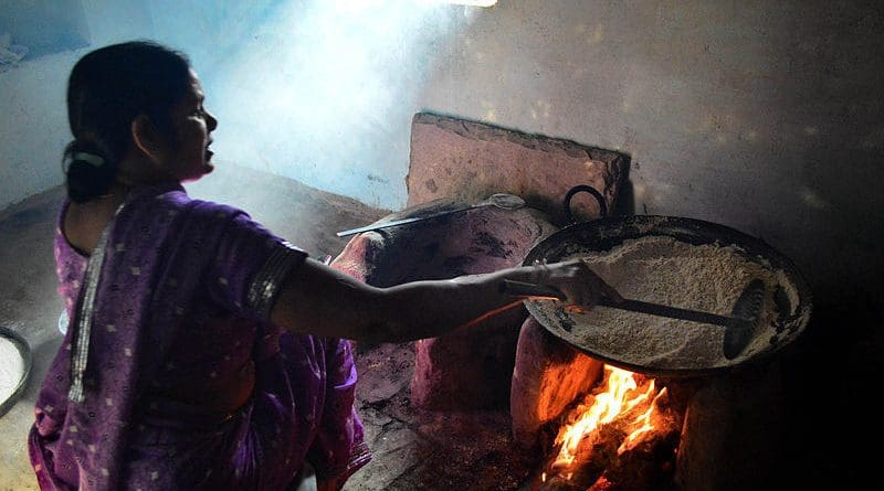 A woman cooking in a traditional kitchen in India. Photo Credit: Kaushalspeed, Wikimedia Commons