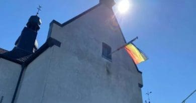 Churches in Germany are flying LGBT pride flags in response to the Vatican’s ‘no’ to same-sex blessings./ Rudolf Gehrig/CNA Deutsch.