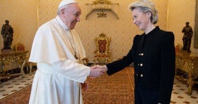 Pope Francis receives European Commission president Ursula von der Leyen in a private audience, May 22, 2021./ Vatican Media.