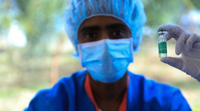 Health workers in Ethiopia receive the first doses from the Covax initiative, which aims to provide equitable access to COVID-19 vaccines, in March 2021. Copyright: UNICEF Ethiopia, (CC BY-NC-ND 2.0). This image has been cropped.