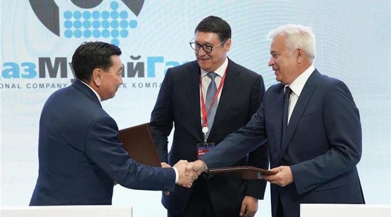 President of PJSC "LUKOIL" Vagit Alekperov and Chairman of the Management Board of JSC NC "KazMunayGas" Alik Aidarbayev signed a sale and purchase agreement for a 49.99% stake in the charter capital of Al-Farabi Operating LLP. Photo Credit: LUKOIL